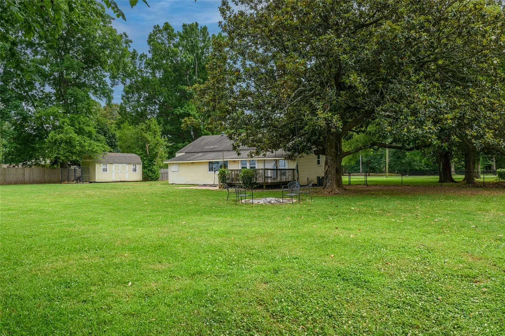 208 Louisiana Street Belcher, LA 71004