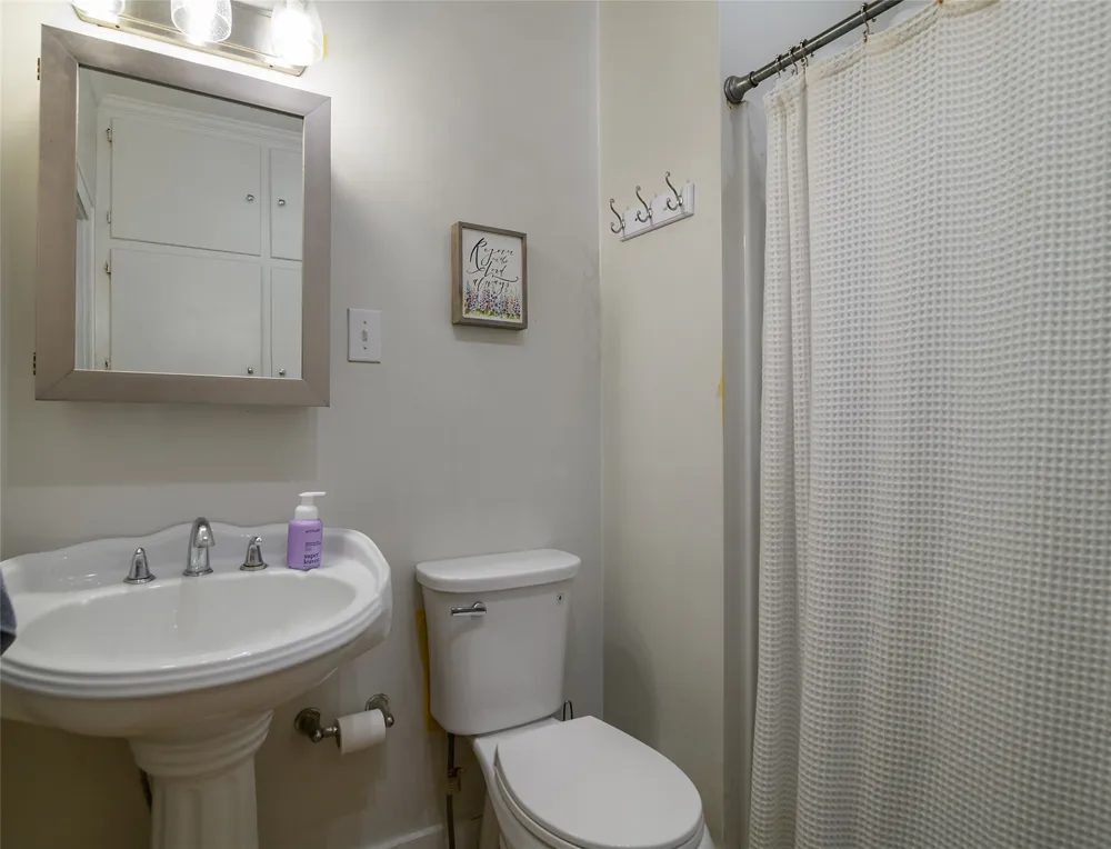 208 Louisiana Street Belcher, LA 71004