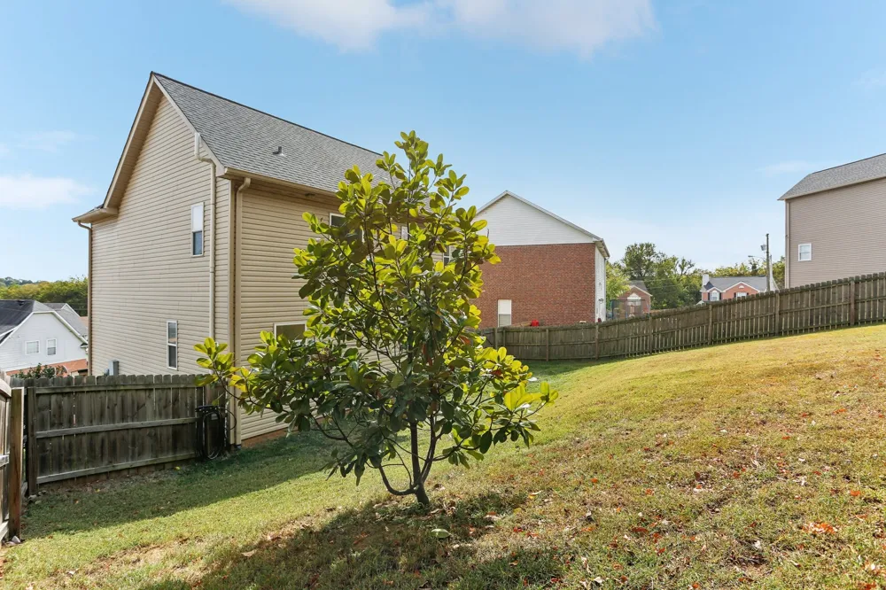 2048 Harvest Ln Nashville, TN 37218
