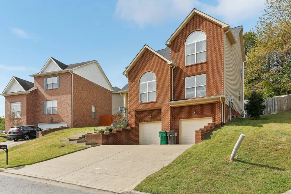 2048 Harvest Ln Nashville, TN 37218
