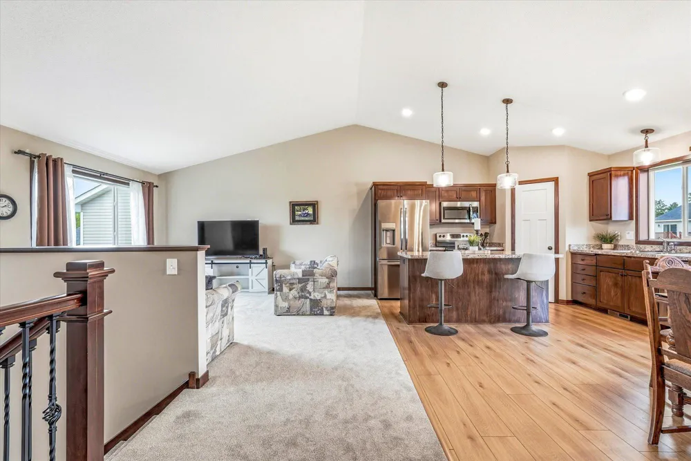 422 Bluebird Drive NW Isanti, MN 55040