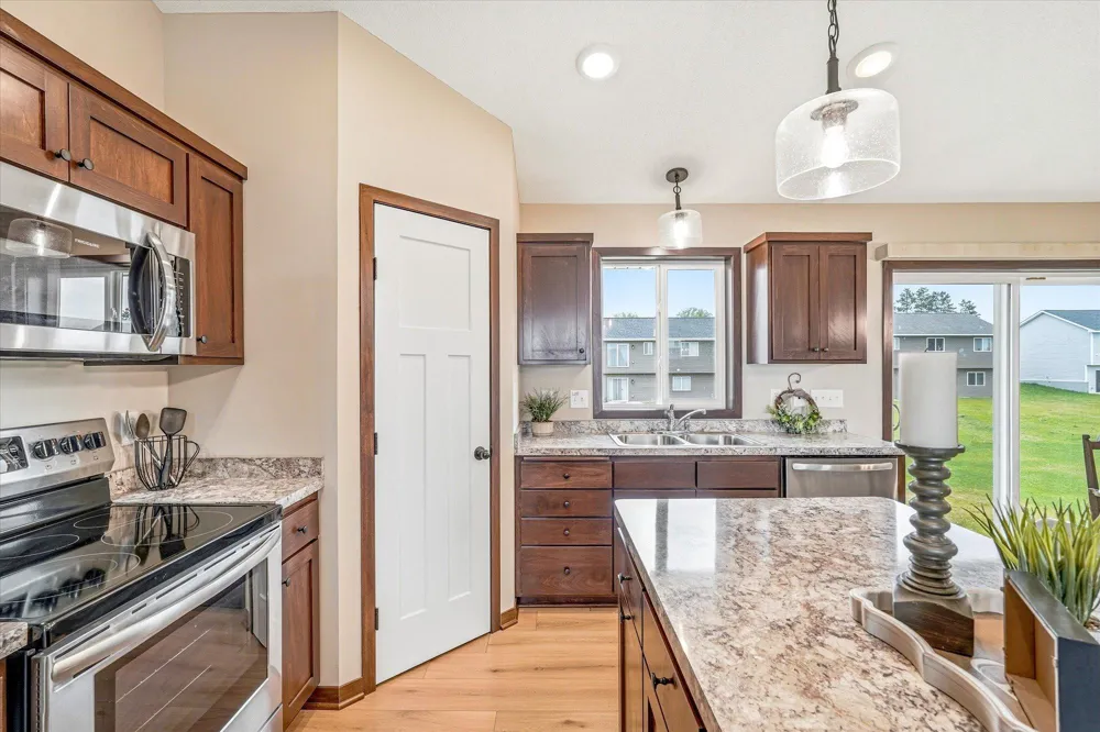 422 Bluebird Drive NW Isanti, MN 55040