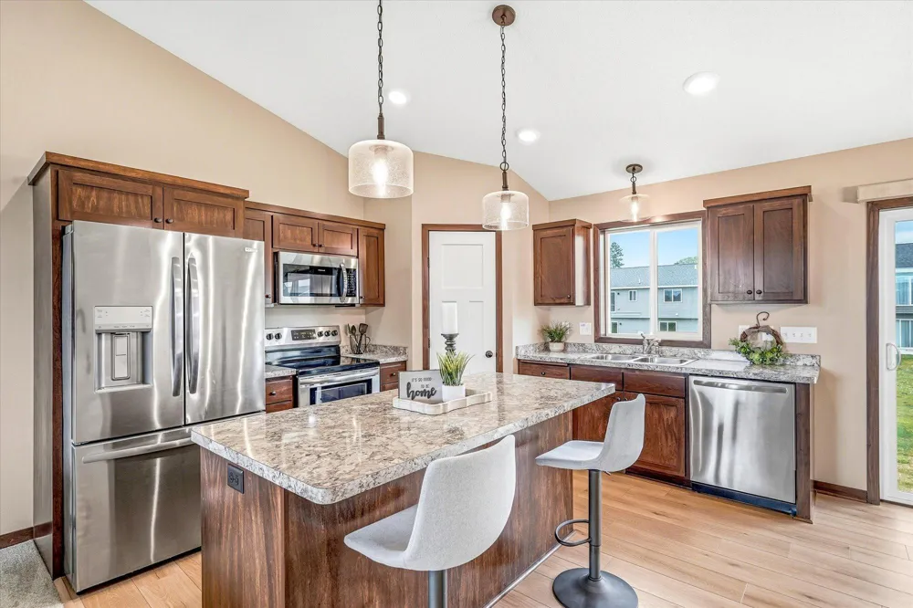 422 Bluebird Drive NW Isanti, MN 55040