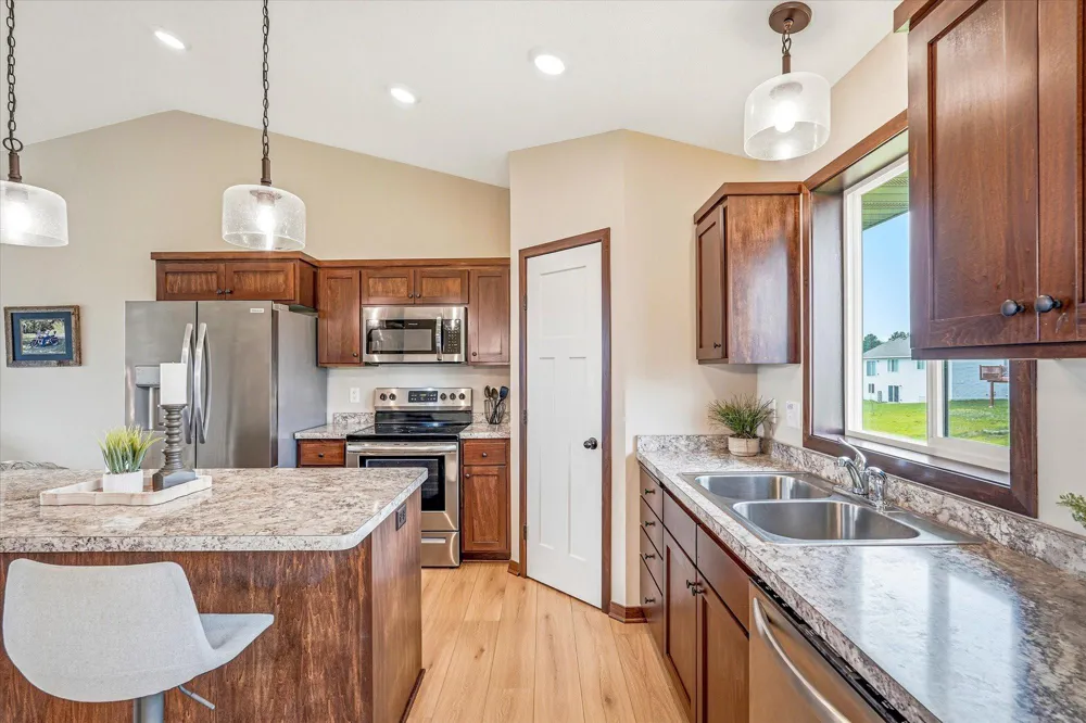 422 Bluebird Drive NW Isanti, MN 55040