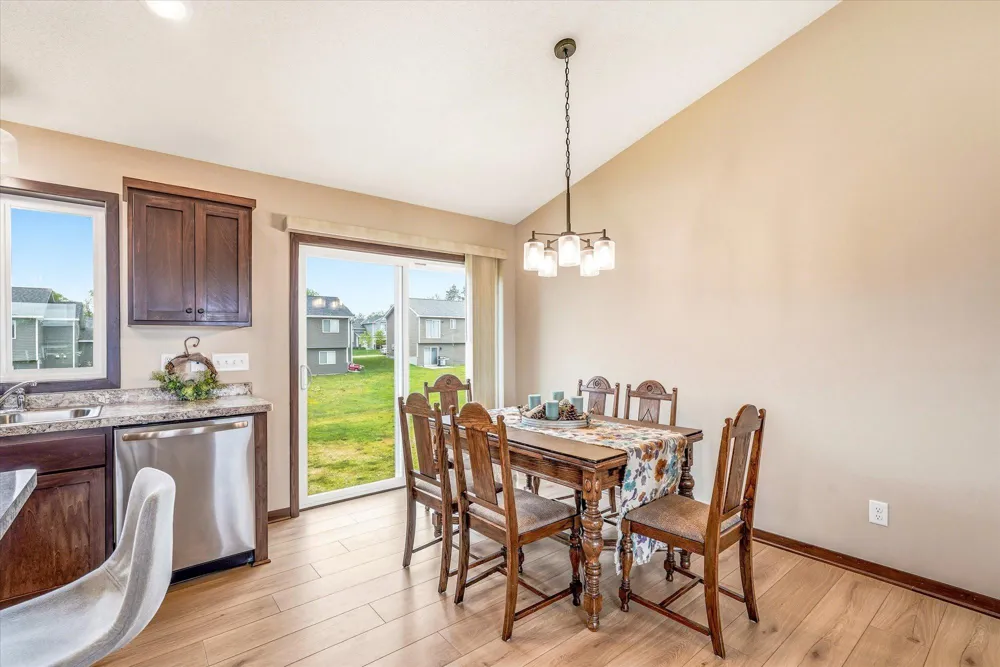 422 Bluebird Drive NW Isanti, MN 55040