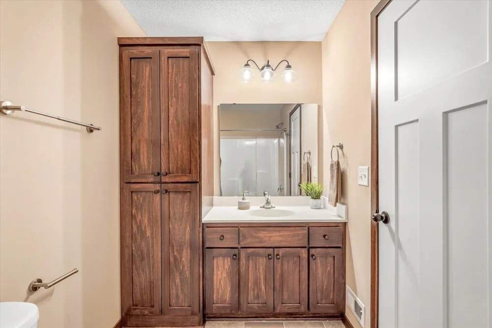422 Bluebird Drive NW Isanti, MN 55040