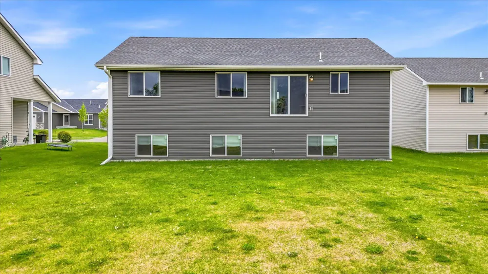 422 Bluebird Drive NW Isanti, MN 55040