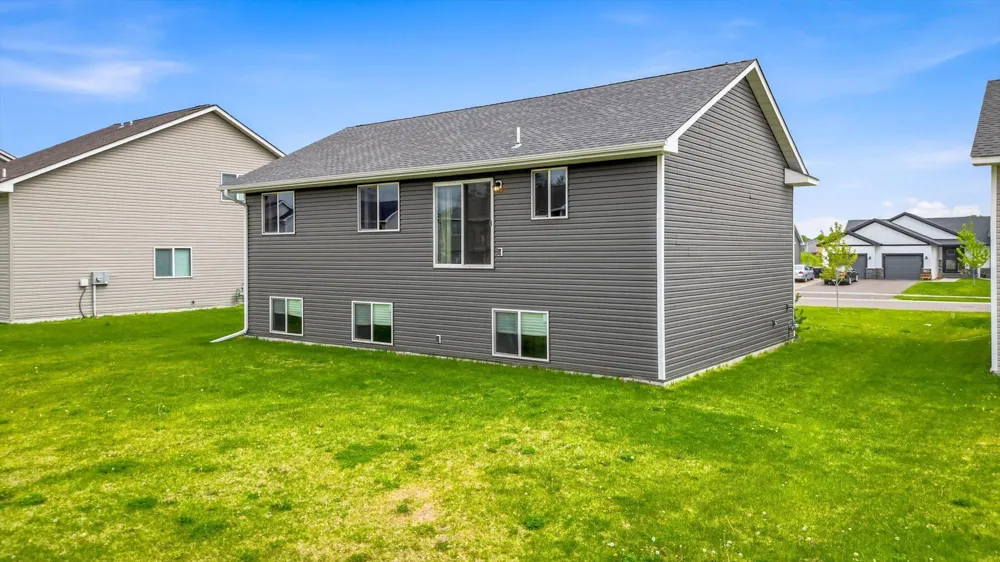 422 Bluebird Drive NW Isanti, MN 55040