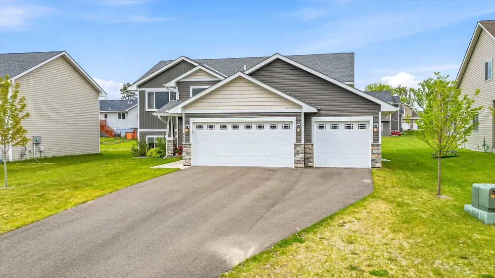 422 Bluebird Drive NW Isanti, MN 55040