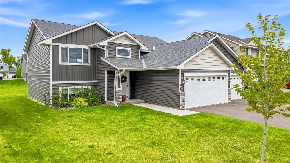 422 Bluebird Drive NW Isanti, MN 55040