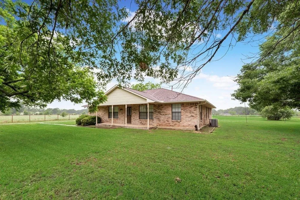 1627 Easy Street Seagoville, TX 75159