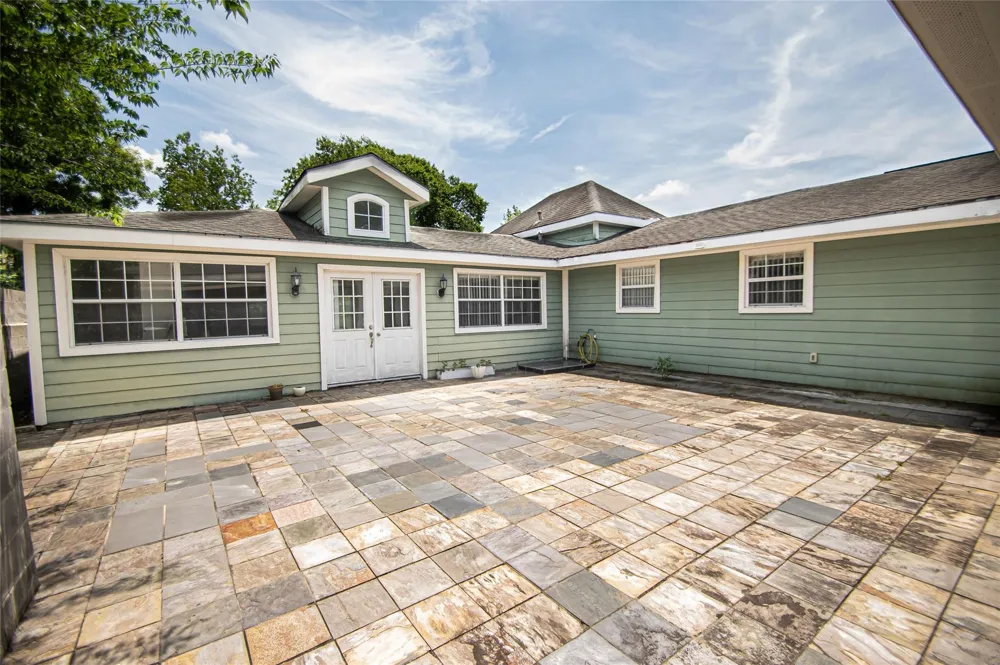 2650 W Lucas Drive Beaumont, TX 77706