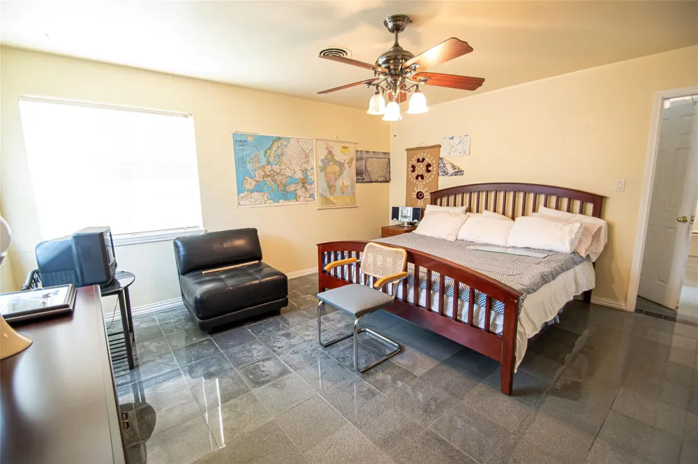 2650 W Lucas Drive Beaumont, TX 77706