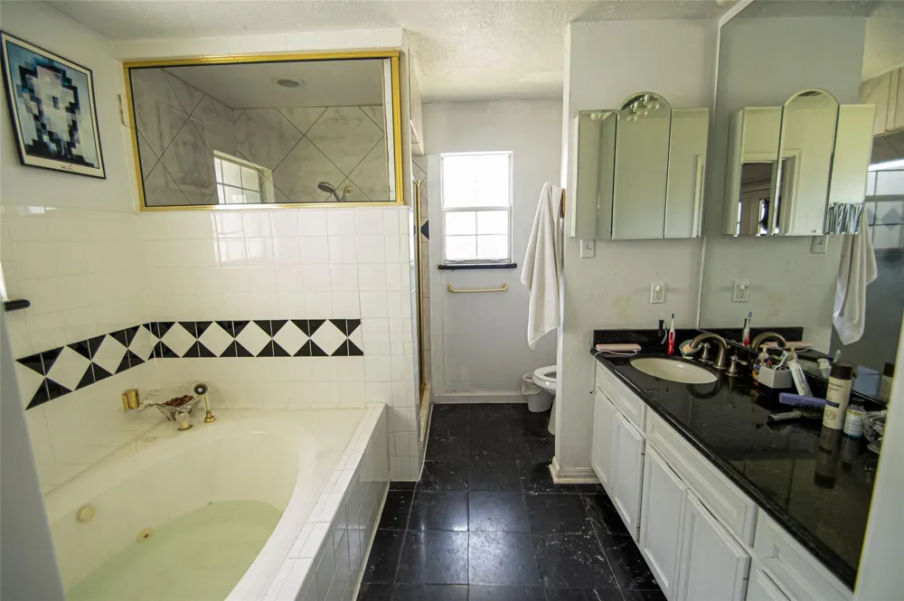 2650 W Lucas Drive Beaumont, TX 77706