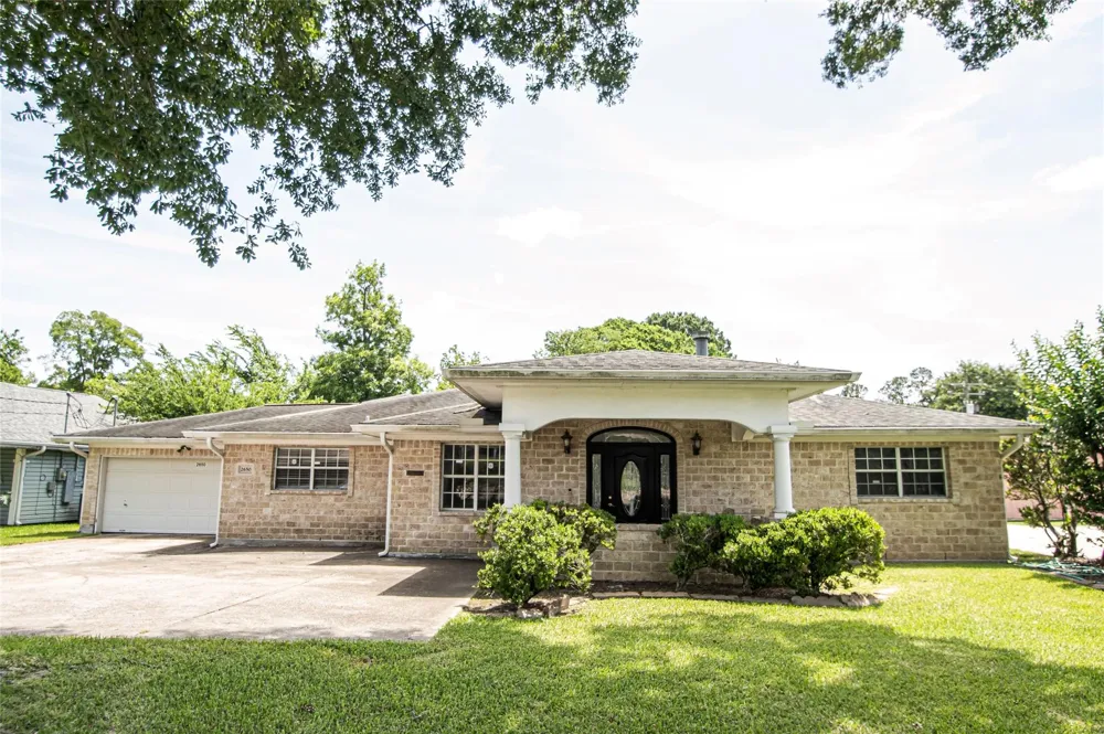 2650 W Lucas Drive Beaumont, TX 77706