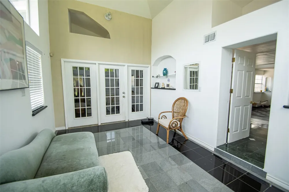 2650 W Lucas Drive Beaumont, TX 77706