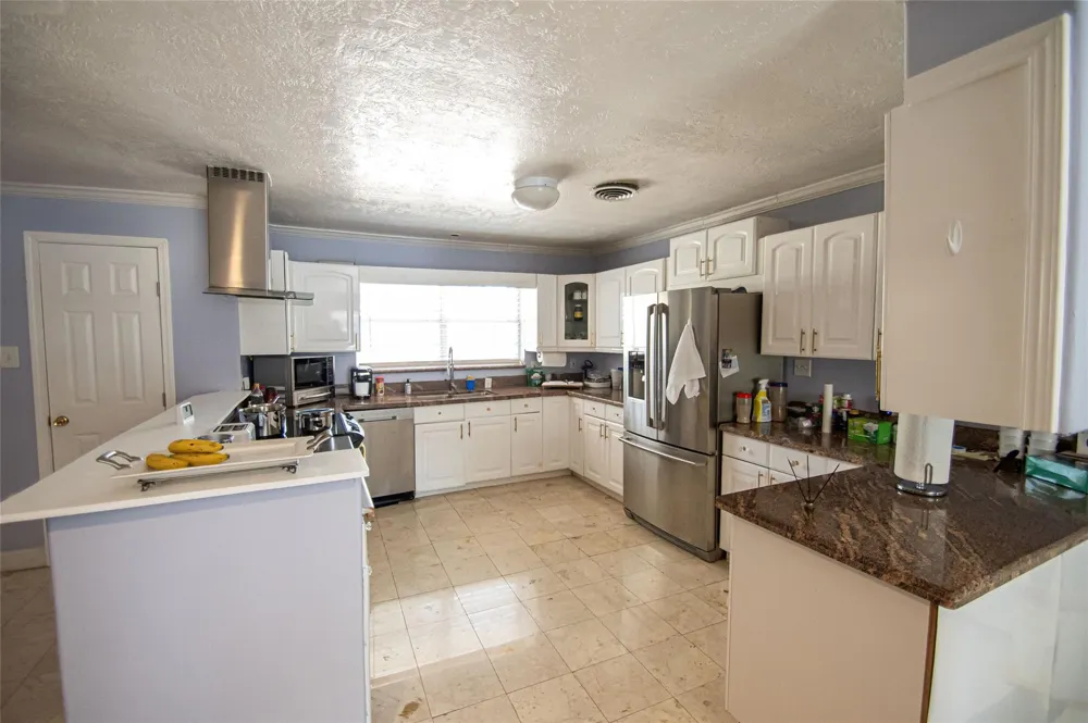 2650 W Lucas Drive Beaumont, TX 77706