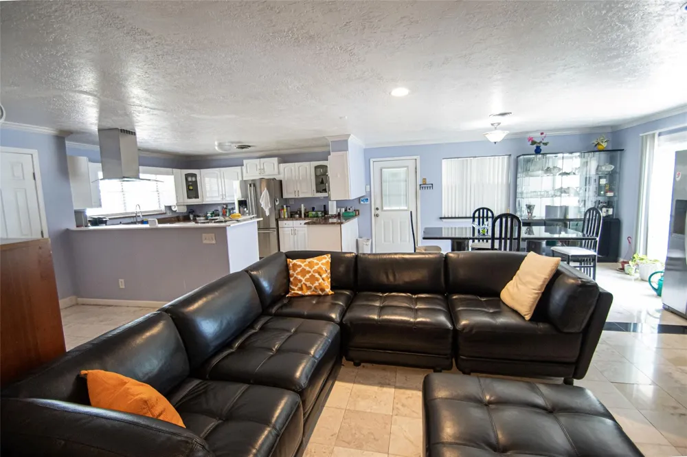 2650 W Lucas Drive Beaumont, TX 77706