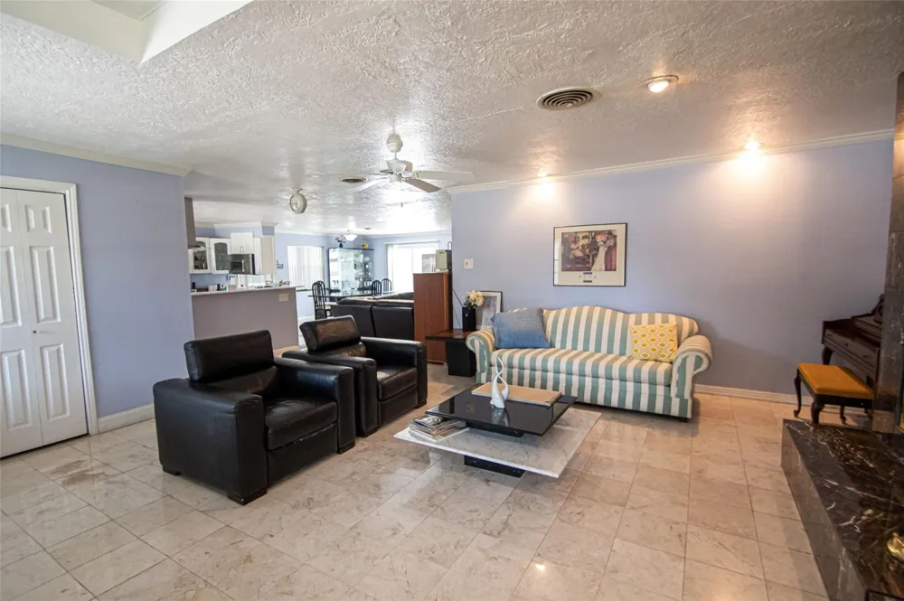2650 W Lucas Drive Beaumont, TX 77706