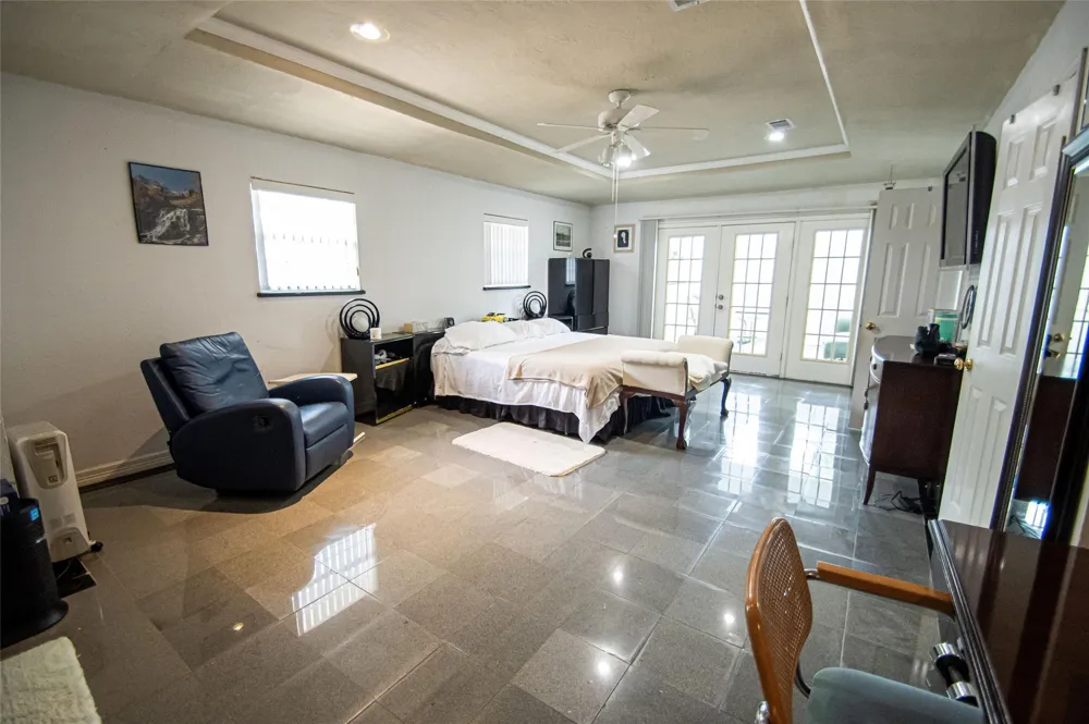 2650 W Lucas Drive Beaumont, TX 77706