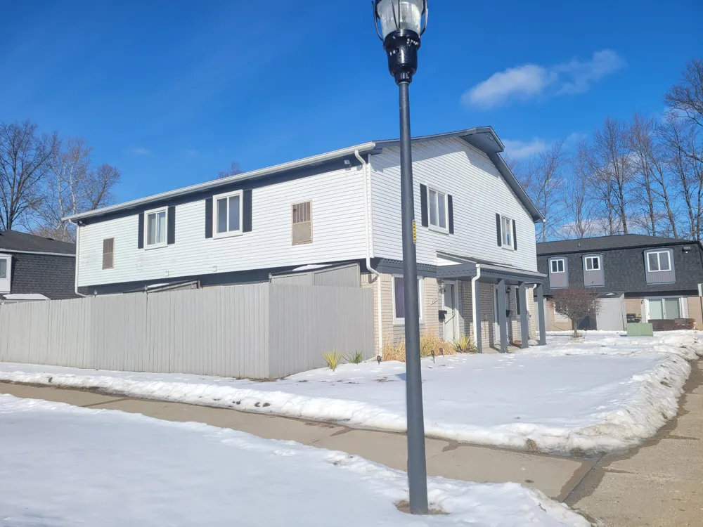 41276 Woodbury Green Drive Belleville, MI 48111