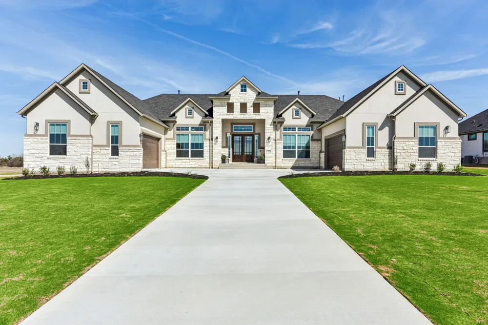 221 Three Rivers Road Florence, TX 76527