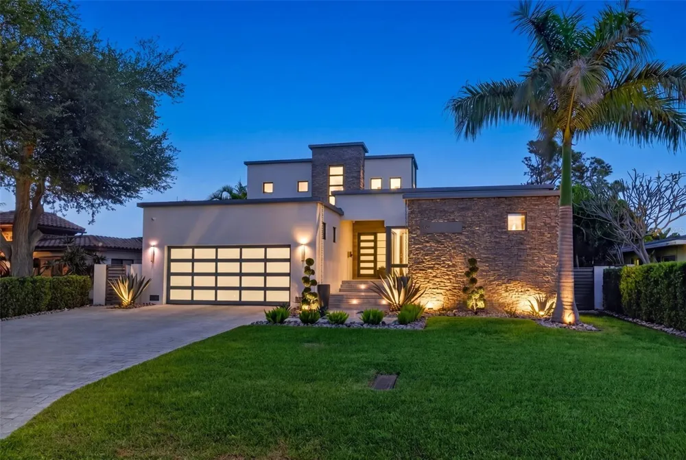 874 PLACIDO WAY NE St Petersburg, FL 33704