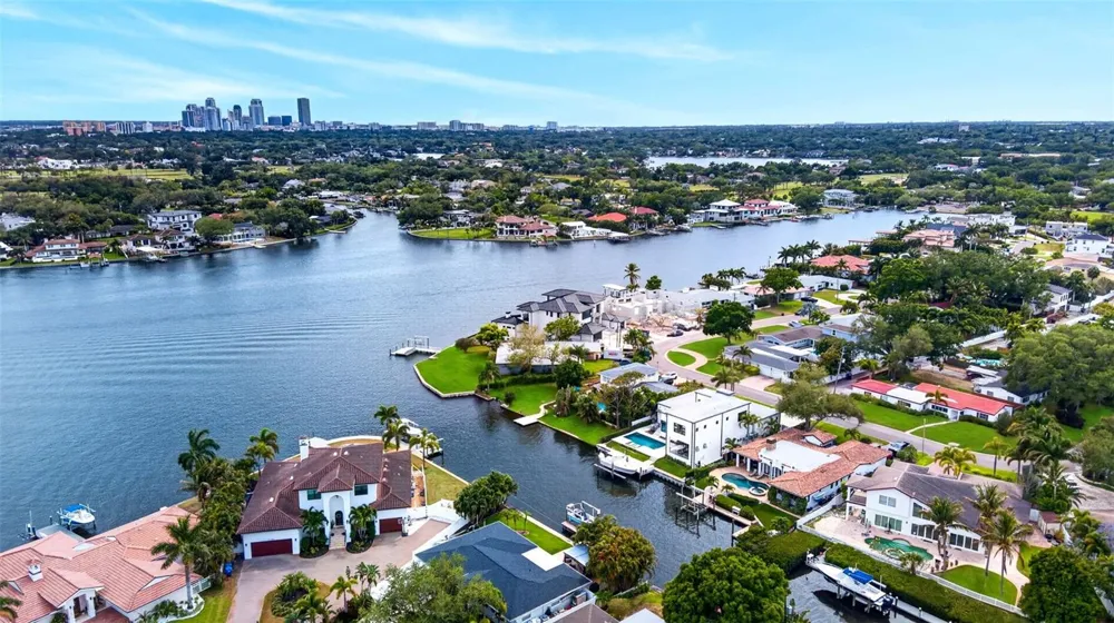 874 PLACIDO WAY NE St Petersburg, FL 33704