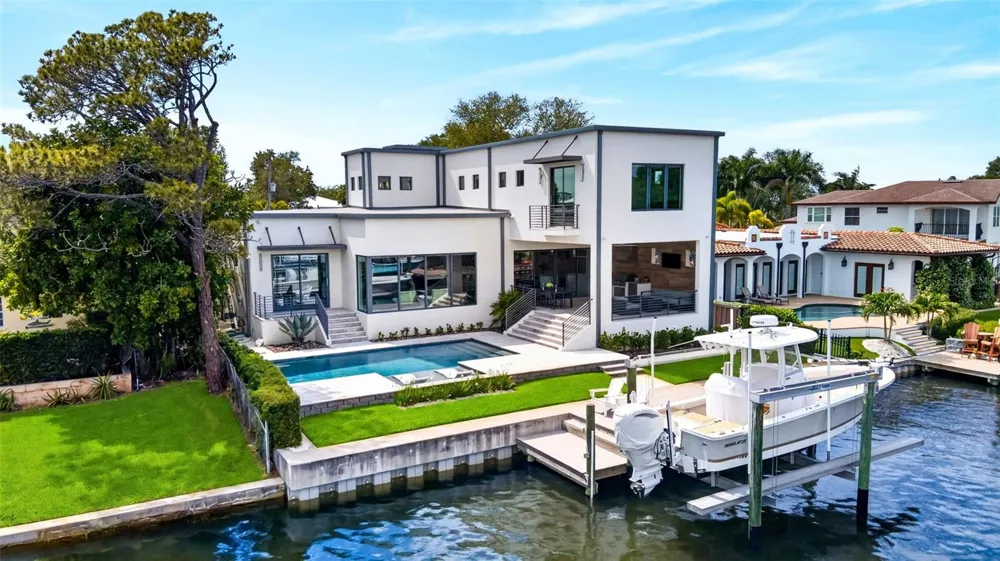 874 PLACIDO WAY NE St Petersburg, FL 33704
