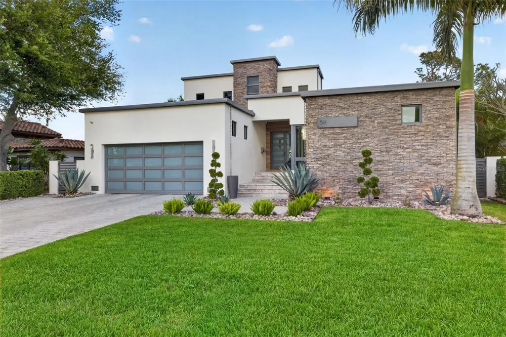 874 PLACIDO WAY NE St Petersburg, FL 33704