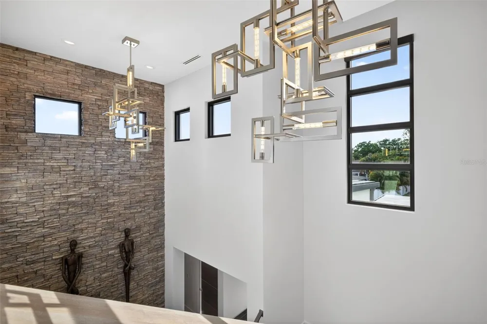 874 PLACIDO WAY NE St Petersburg, FL 33704