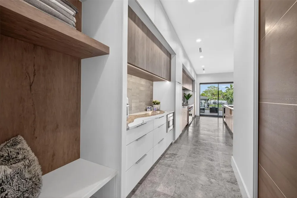 874 PLACIDO WAY NE St Petersburg, FL 33704