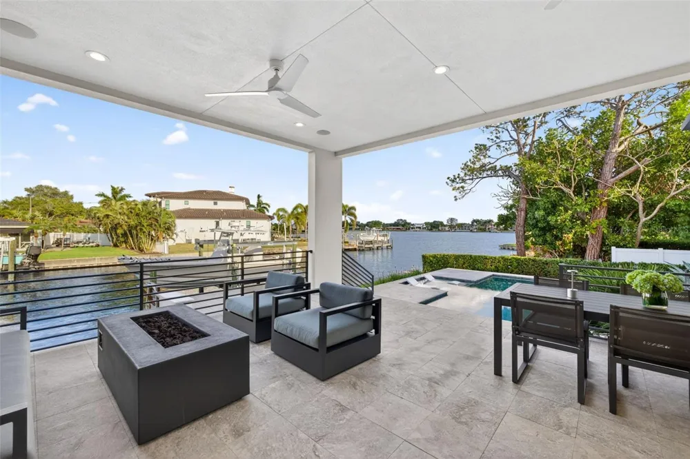 874 PLACIDO WAY NE St Petersburg, FL 33704