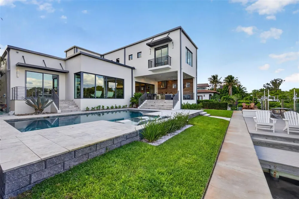 874 PLACIDO WAY NE St Petersburg, FL 33704
