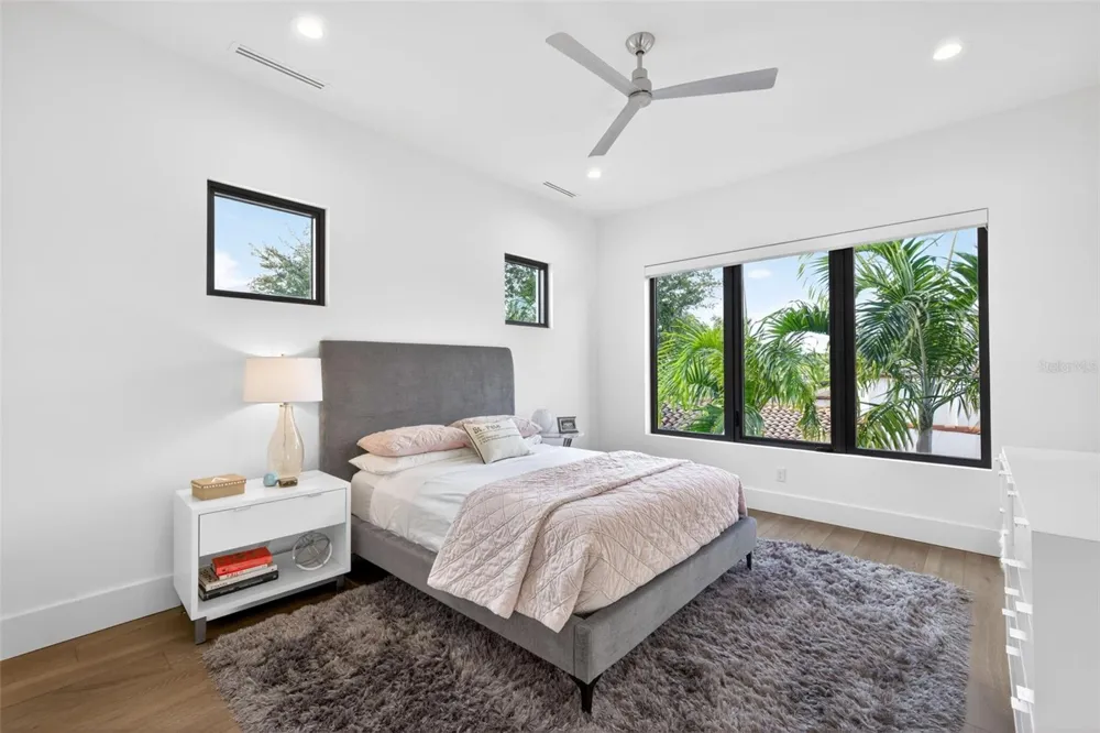 874 PLACIDO WAY NE St Petersburg, FL 33704