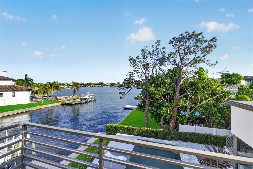 874 PLACIDO WAY NE St Petersburg, FL 33704