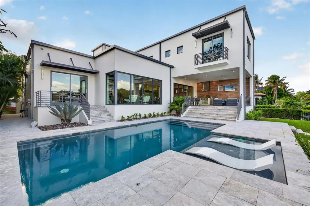 874 PLACIDO WAY NE St Petersburg, FL 33704