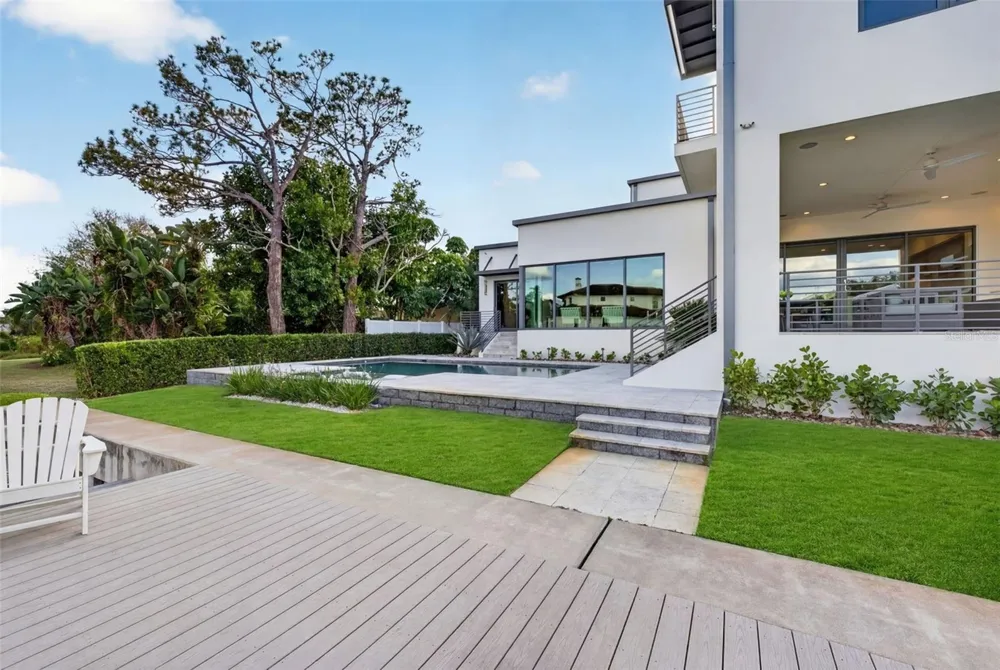874 PLACIDO WAY NE St Petersburg, FL 33704