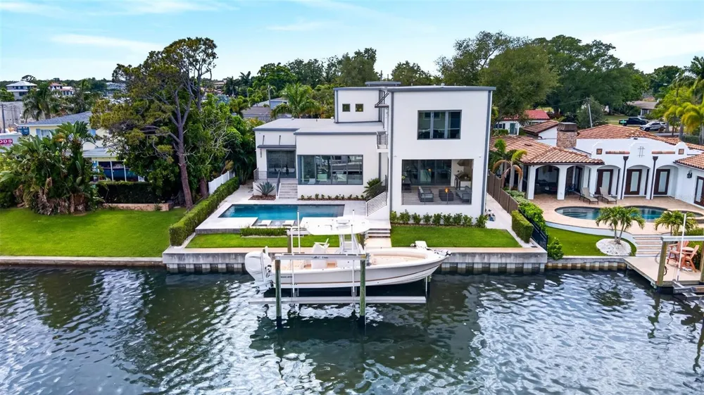 874 PLACIDO WAY NE St Petersburg, FL 33704