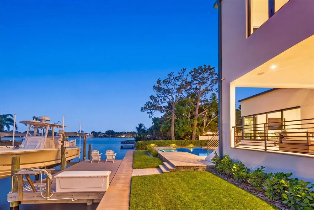 874 PLACIDO WAY NE St Petersburg, FL 33704