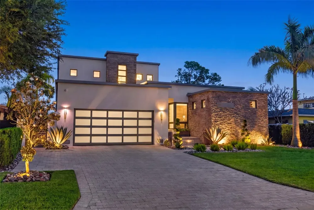 874 PLACIDO WAY NE St Petersburg, FL 33704