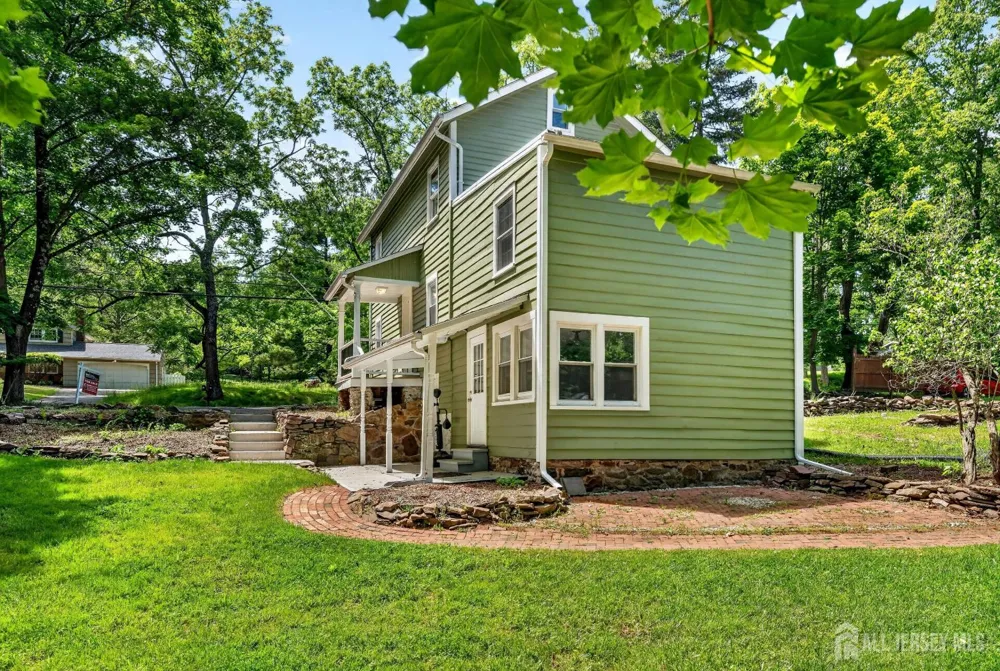 28 Old Clinton Road Raritan, NJ 08822