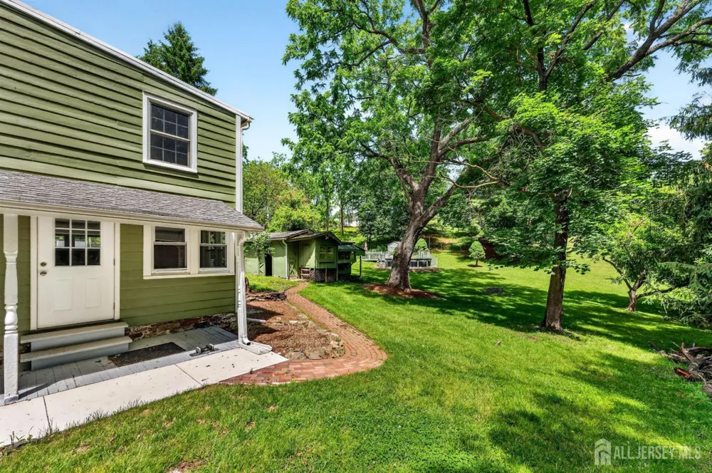 28 Old Clinton Road Raritan, NJ 08822