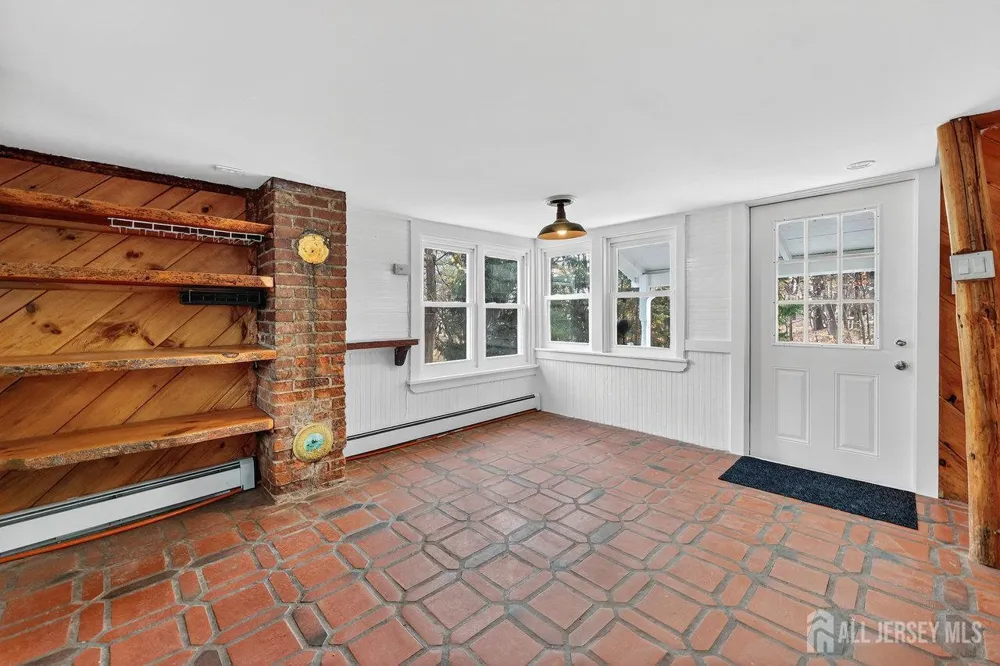 28 Old Clinton Road Raritan, NJ 08822