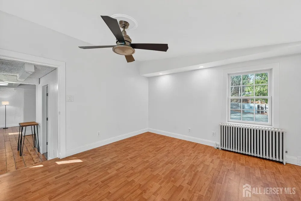 28 Old Clinton Road Raritan, NJ 08822