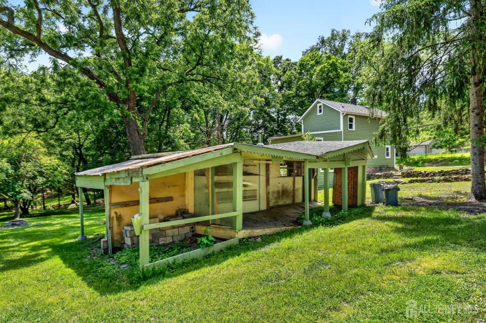 28 Old Clinton Road Raritan, NJ 08822