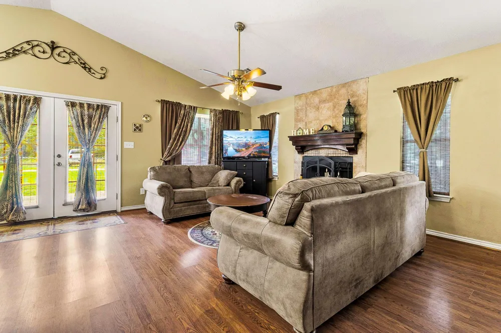 819 Hidden Oaks Drive Point Blank, TX 77364