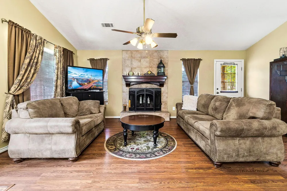 819 Hidden Oaks Drive Point Blank, TX 77364