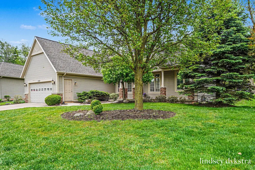 2320 Red Oak Court NW Grand Rapids, MI 49504