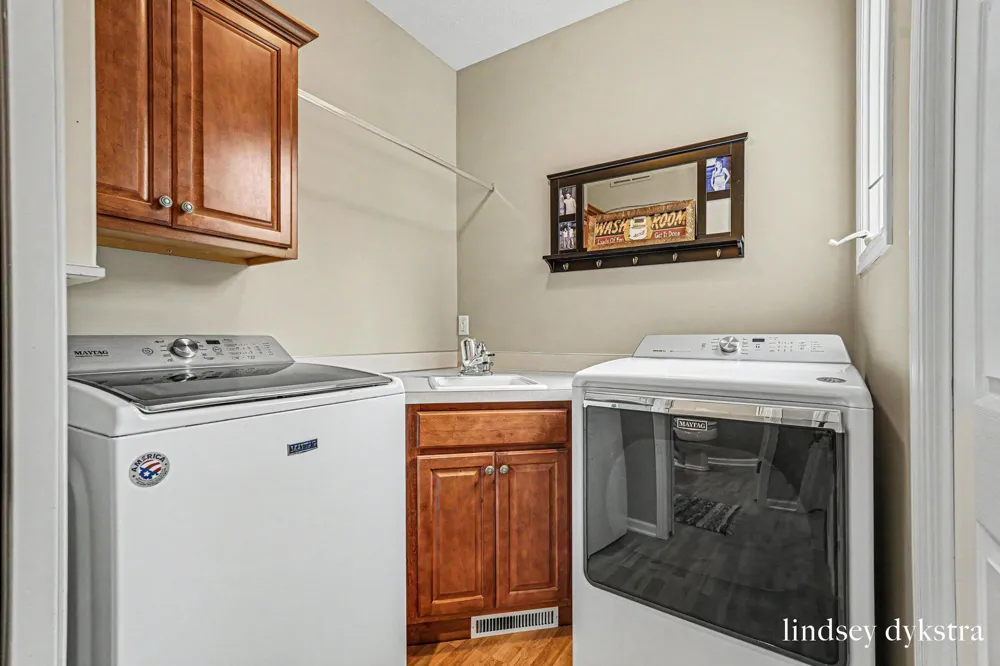 2320 Red Oak Court NW Grand Rapids, MI 49504